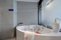 Qujing Qihui Intelligent Hotel (Qiqu Dreams Great World Branch)