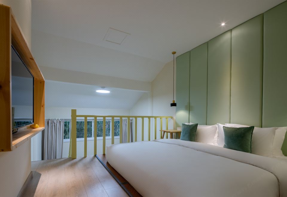 Lv Qi Loft Family Room