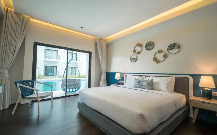 ห้องดีลักซ์เตียงคิงไซส์พร้อมทางเข้าสระว่ายน้ำ