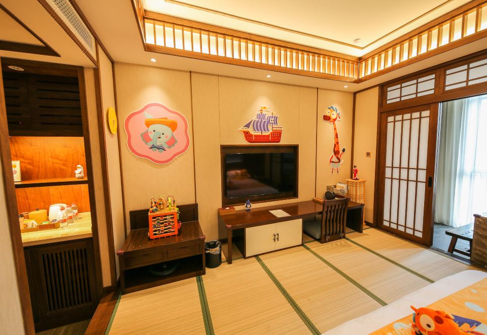 Baihualin Hot Spring Valley HotelPea Planet Theme Family Double Bed Room