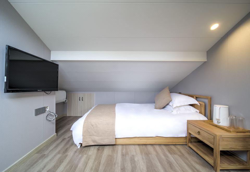 Jiuhuashan Luhuayuan HomestayJinyue Starry Sky Triple Room