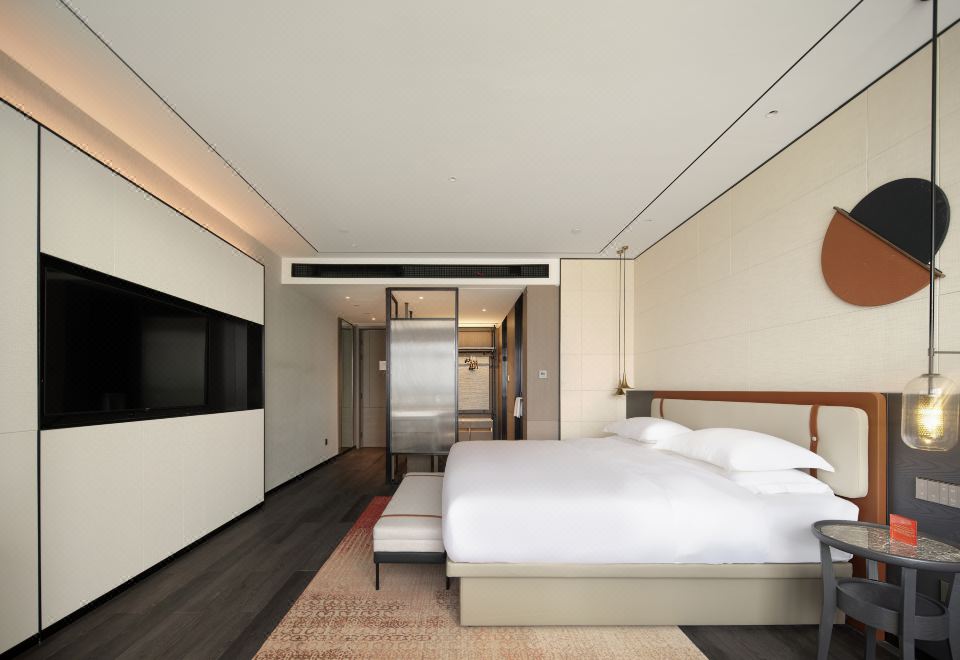 Queen Room With City View