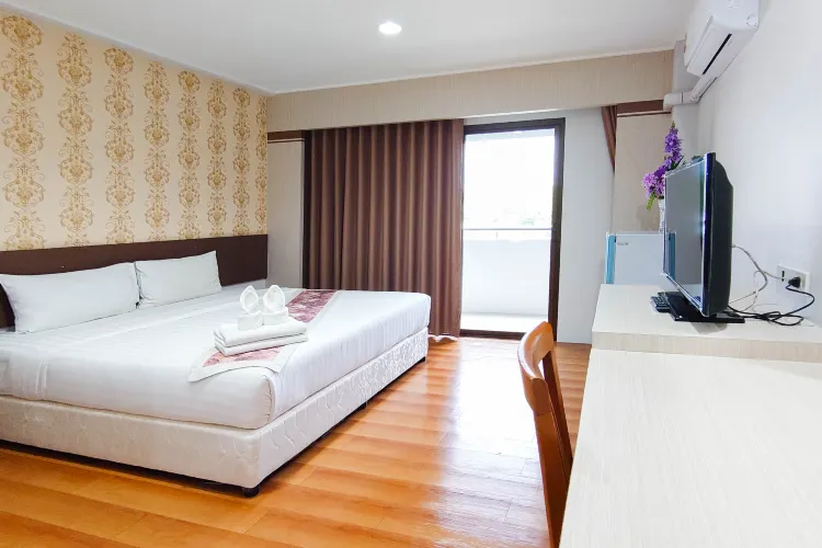 ห้องดีลักซ์ เตียงใหญ่ 1 เตียง