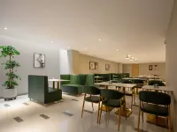 Magnotel (business) Hotel Fenghuang East Street Branch, Luya Mountain scenic spot, Ningwu, Xinzhou