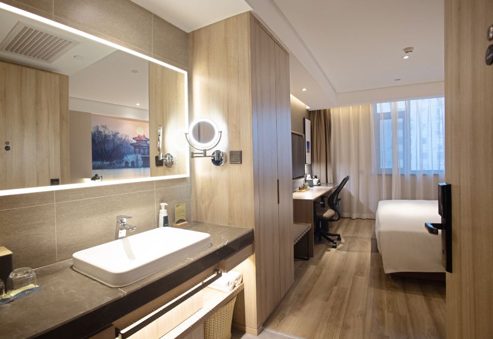 高级大床房（亚朵记忆枕+普兰特床垫+裸棉床品）