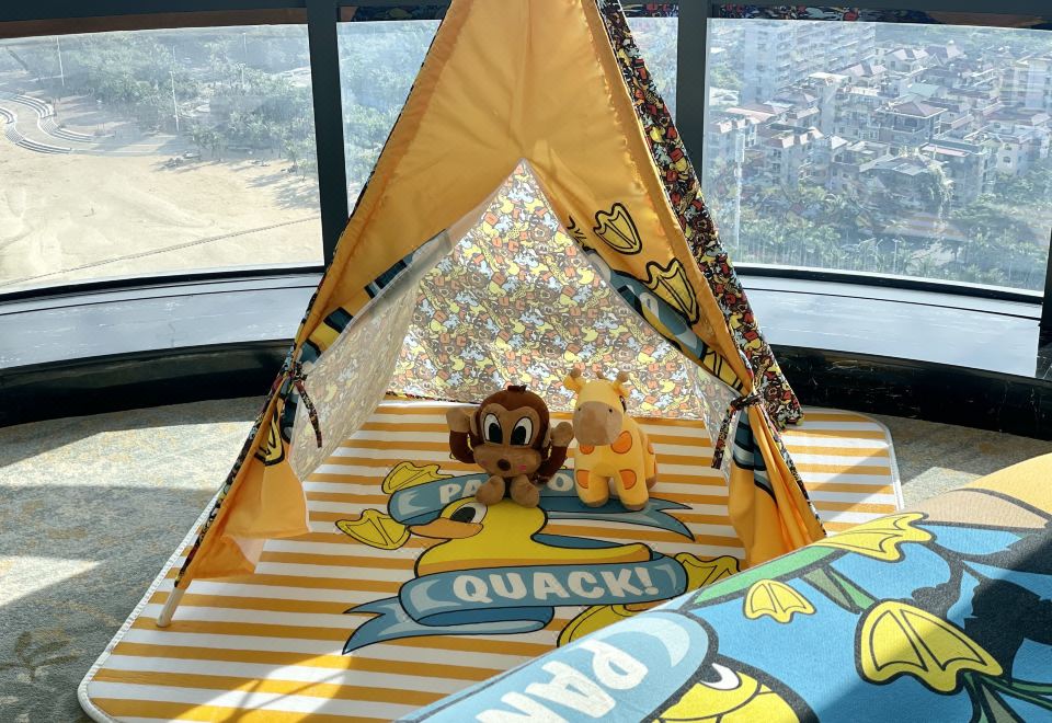 盼酷小黄鸭亲子主题至尊海湾全景套房