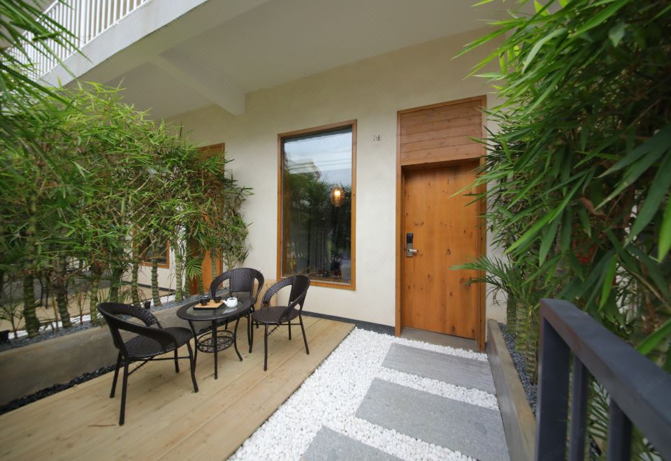 Zichun · Garden-View Garden Twin Room