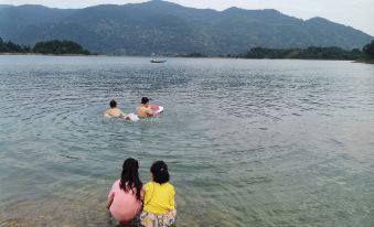 Xiandao Lake Blue Lake Inn