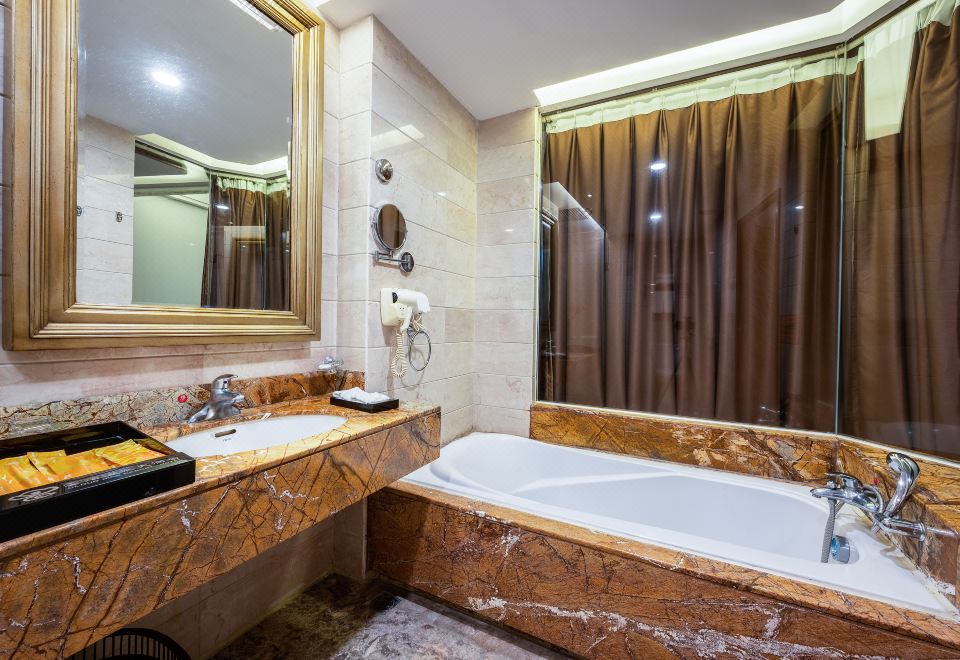 璨圓樓溫泉美式豪華大床房