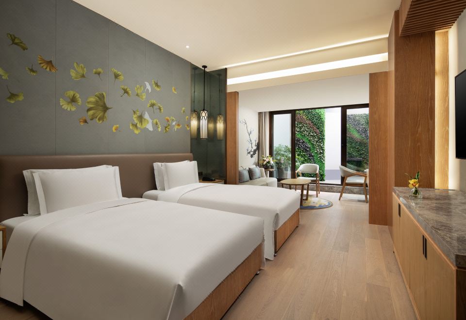 Crowne Plaza Shanghai Nanjing Road2 Twin Bed 1 Bedroom Courtyard Suite