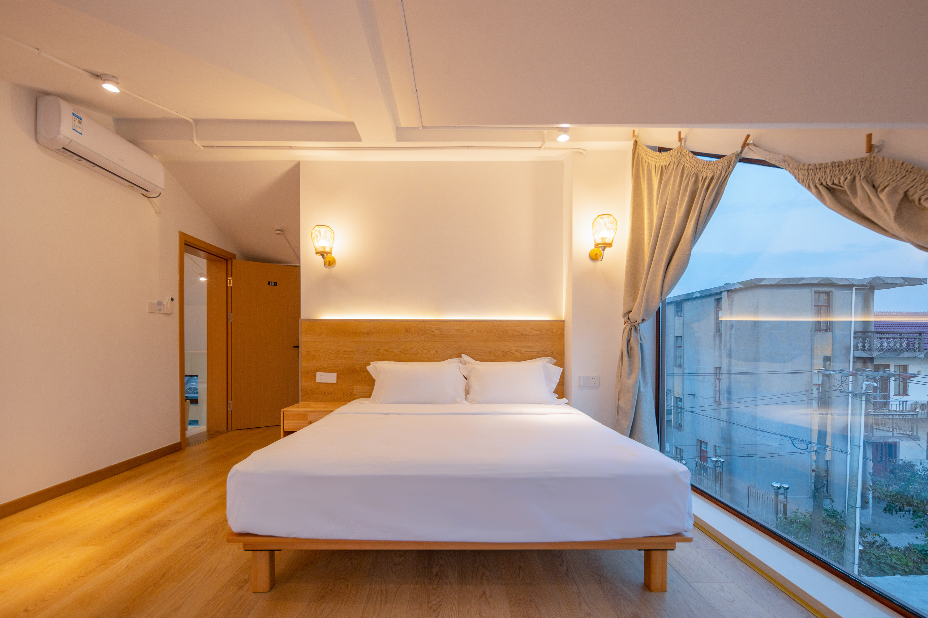 轻舟泛·星空大平层双卧套房·投影