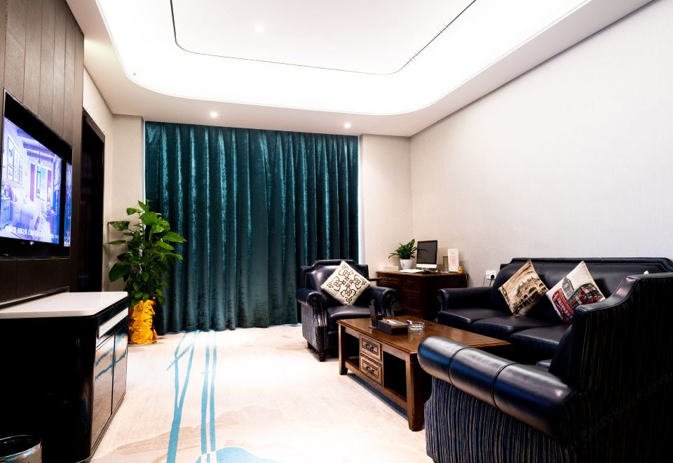 Yuanling Huixin Lijing HotelExecutive Suite? Smart Double Bathroom Toilet + Luxury Bathtub + Living Room + Small Refrigerator 4 Complimentary Drinks