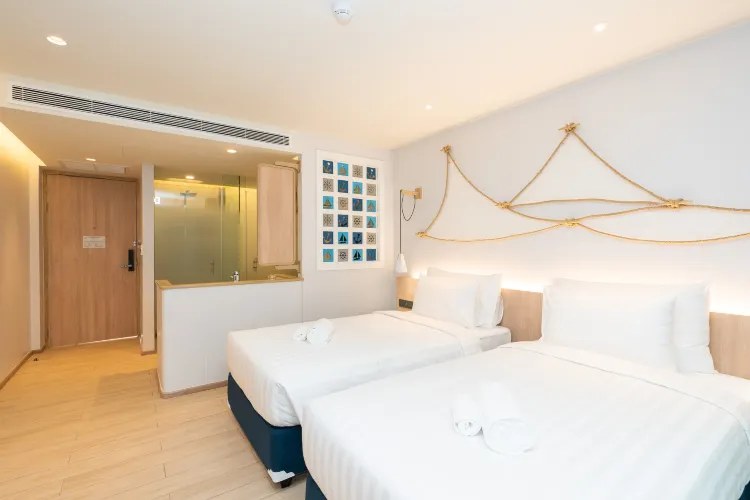 ห้องดีลักซ์เตียงแฝดวิวสระว่ายน้ำ