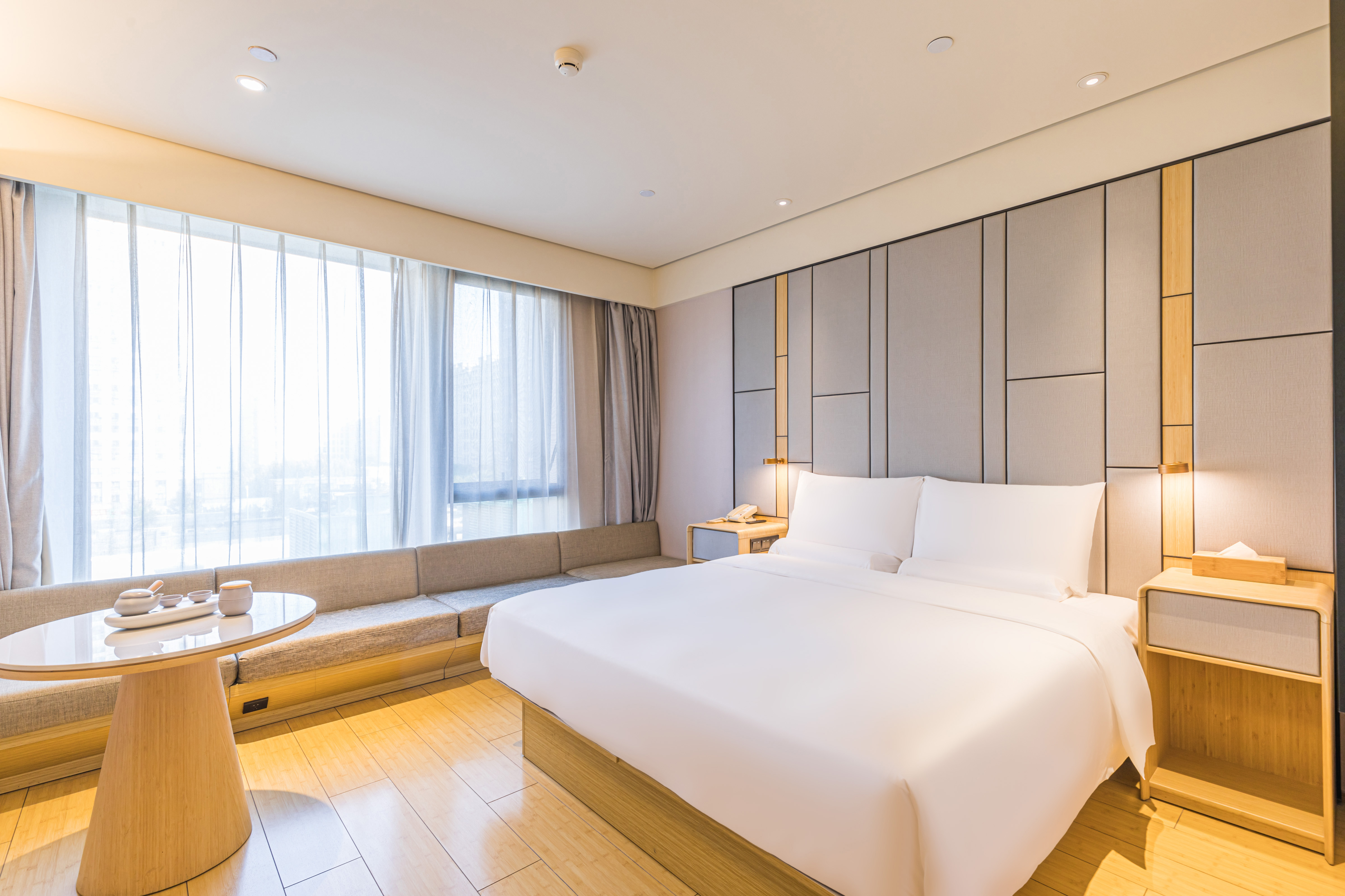 舒压-高级大床房（落地窗+小冰箱+mini茶海）