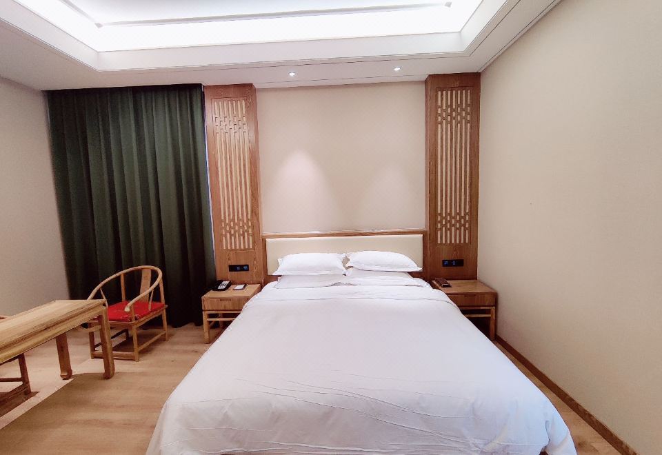 Tianhe Hotel DunhuangSpecial Queen Room