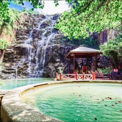 龍泉居私家瀑布六房温泉別墅（帶私家泡池） 江門古兜月泉湖居酒店優惠