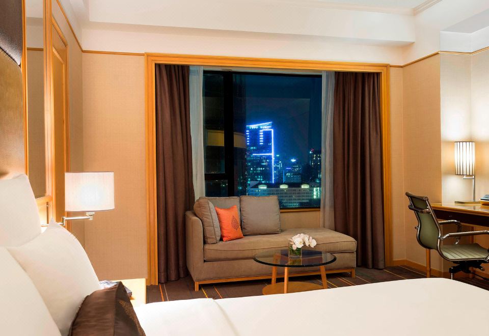 Renaissance Riverside Hotel SaigonDeluxe King Room with City View