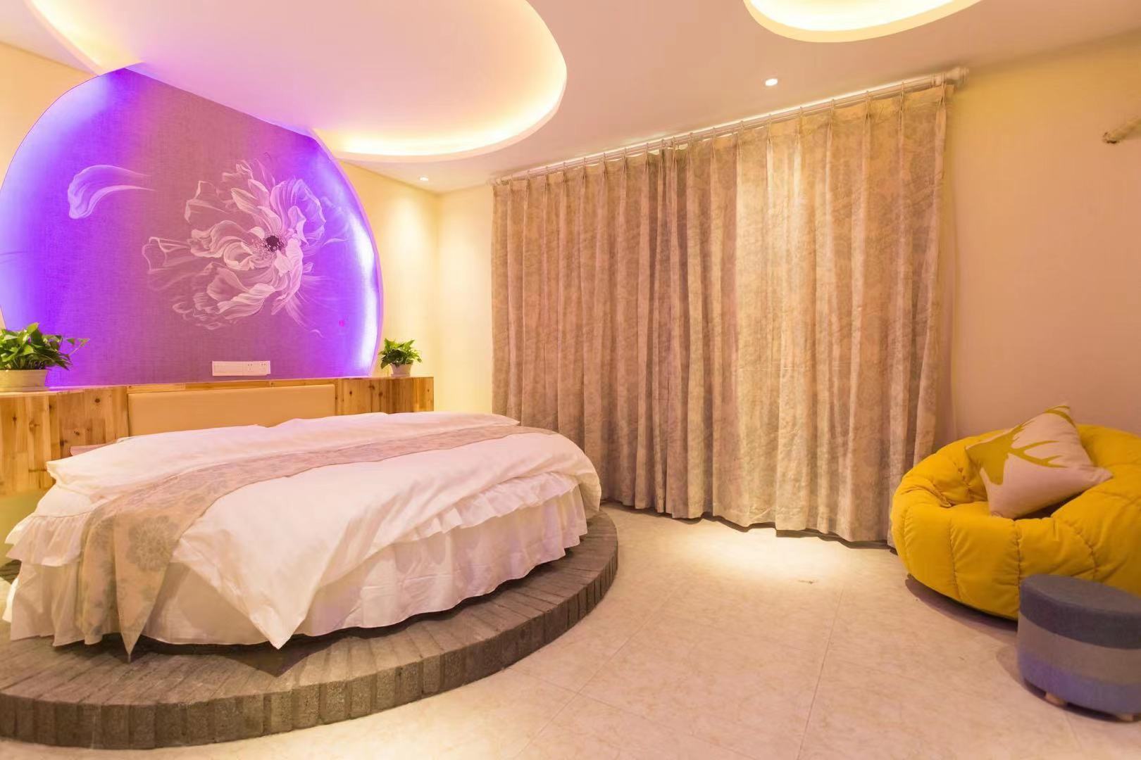 7-201浪漫圓床房