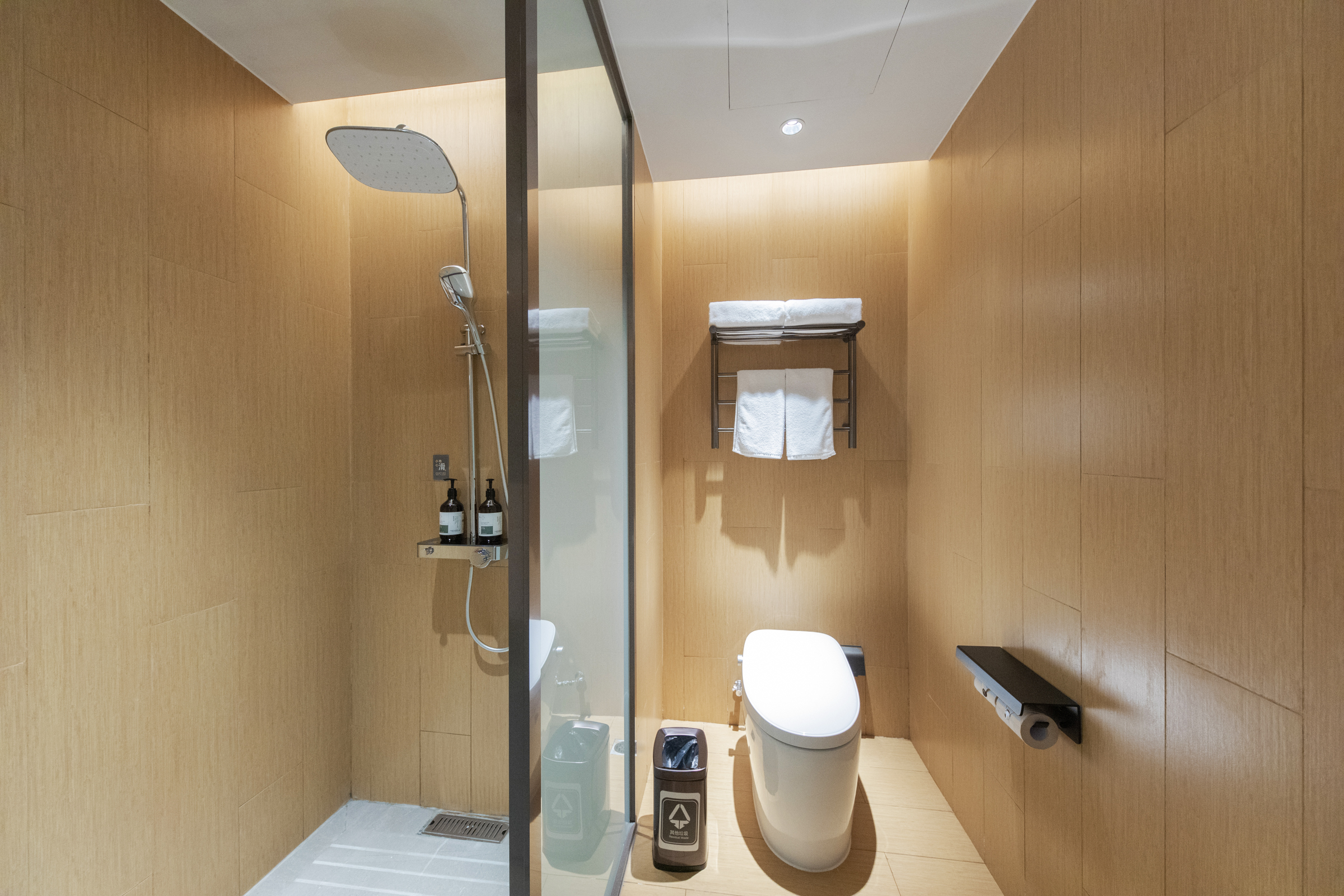 舒压高级大床房（65寸电视投屏+冰箱+智能客控）