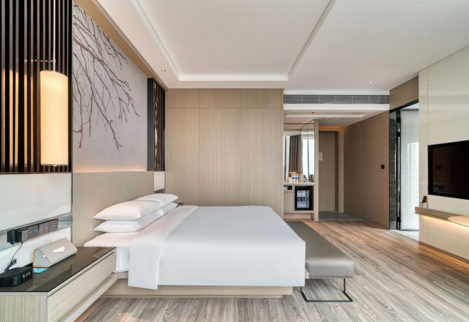 Courtyard By Marriott Hangzhou XihuExecutive Queen Room