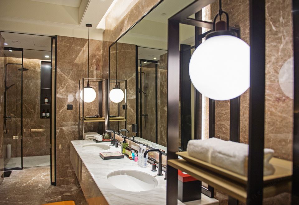 贵宾楼|悠然大床房（Mini吧+英国轻奢床垫+电视投屏）