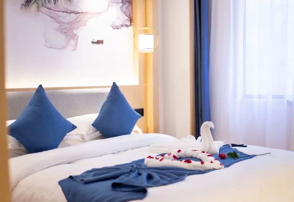 情侣大床房|智能轻奢+双层隔音