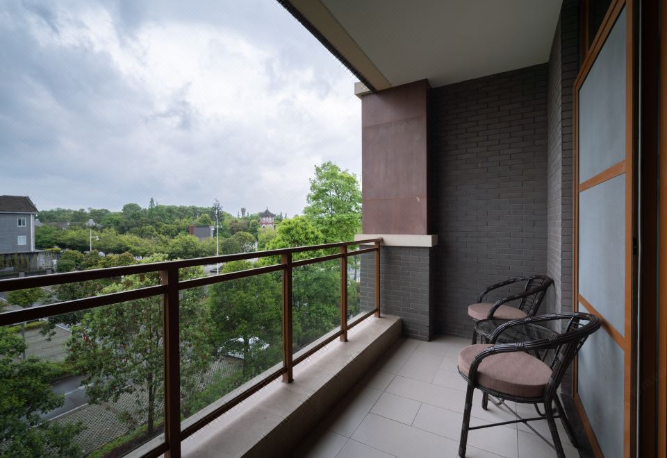 古镇景观大床房（带阳台）