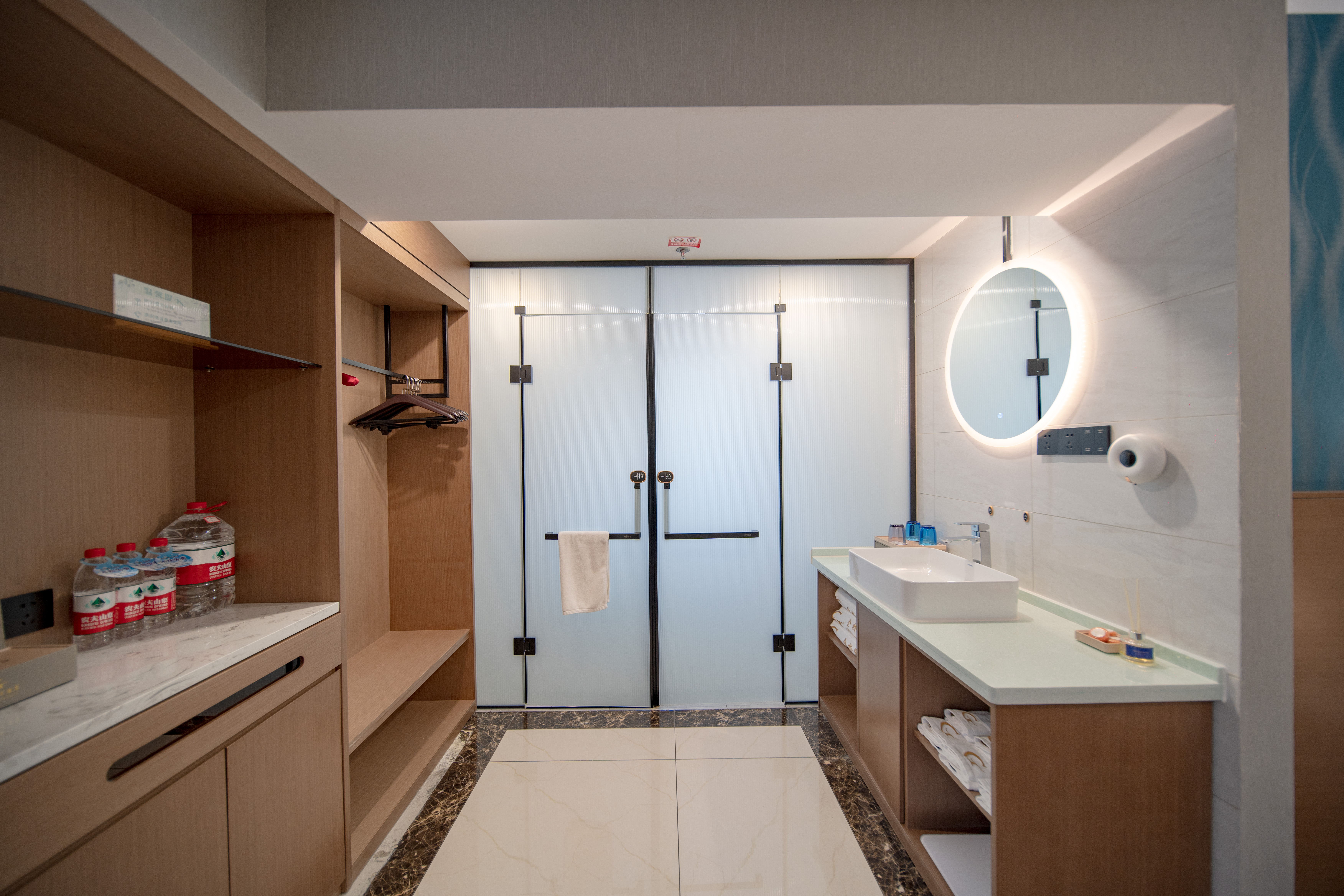 豪华三人间（智能语音）