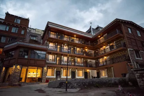 Xiaojin Qimuyizhan Homestay
