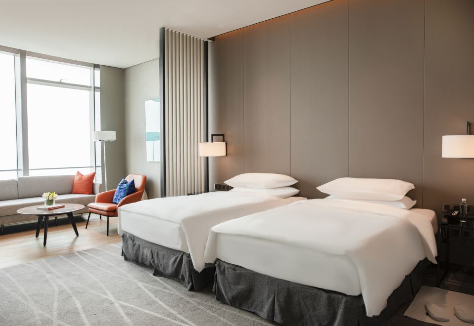 N3尊贵豪华湖景双床房（摩天轮景）