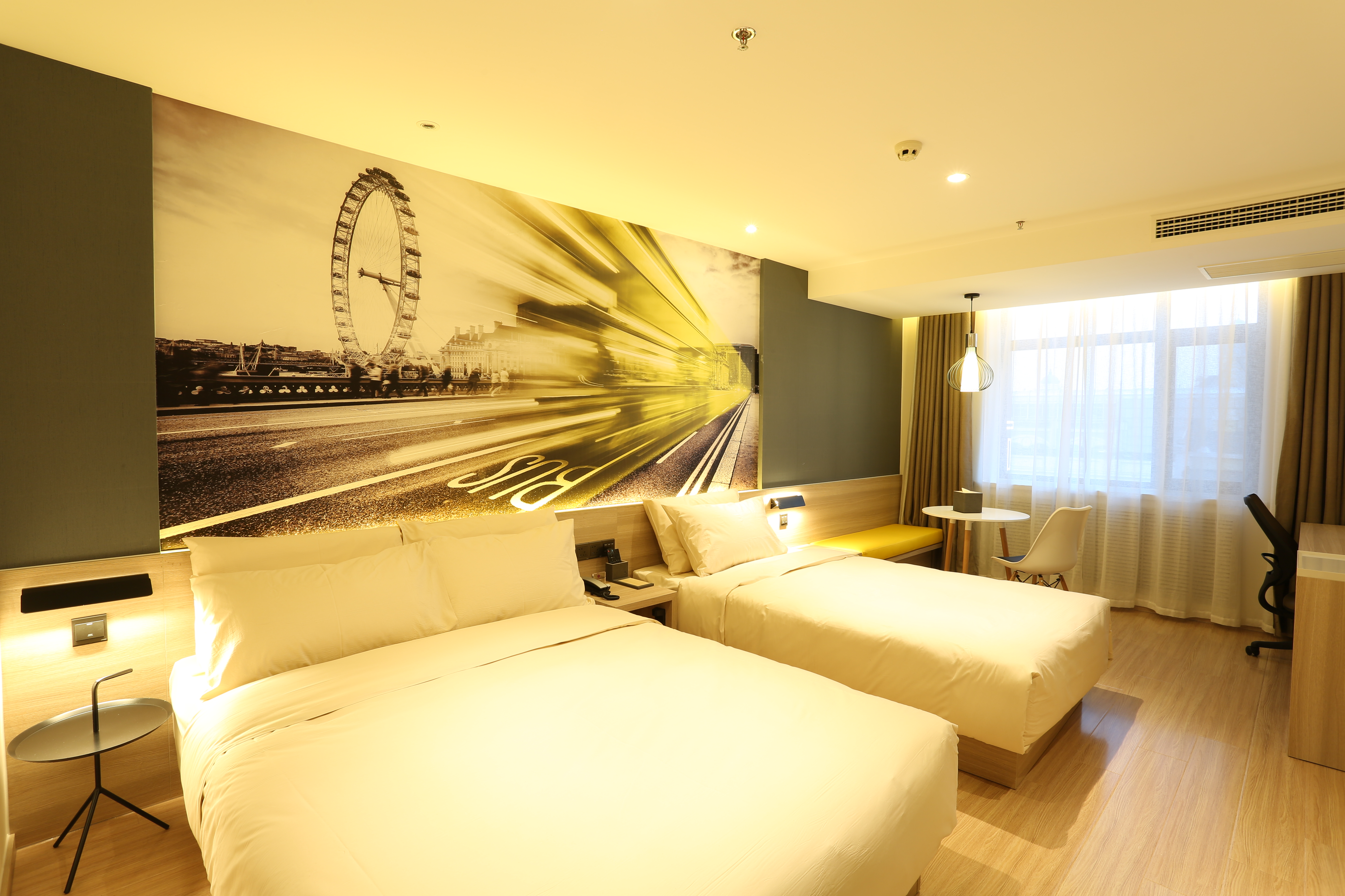 標準家庭房（手機投屏+高速吹風機）