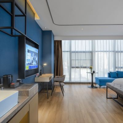 商務大床房【舒適商務辦公區+城市美景+席夢思甜夢床】 麗怡飯店（佛山祖廟嶺南新天地店）優惠