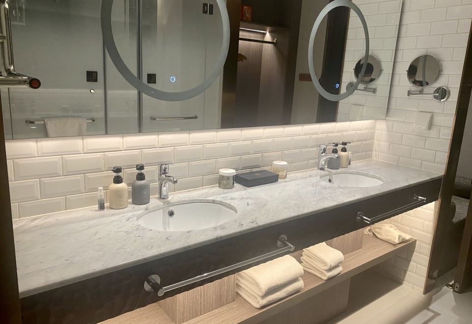 甄选大床房（加热毛巾杆+小冰箱+智能镜）