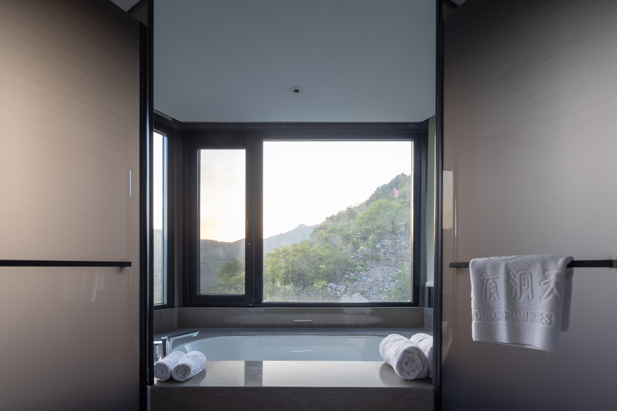 蜜境高脚杯山顶私汤景观套房