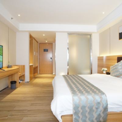 豪華行政大床房「高層城市景觀+落地窗+零壓床墊」 漫麗·影院酒店（海口日月廣場店）優惠