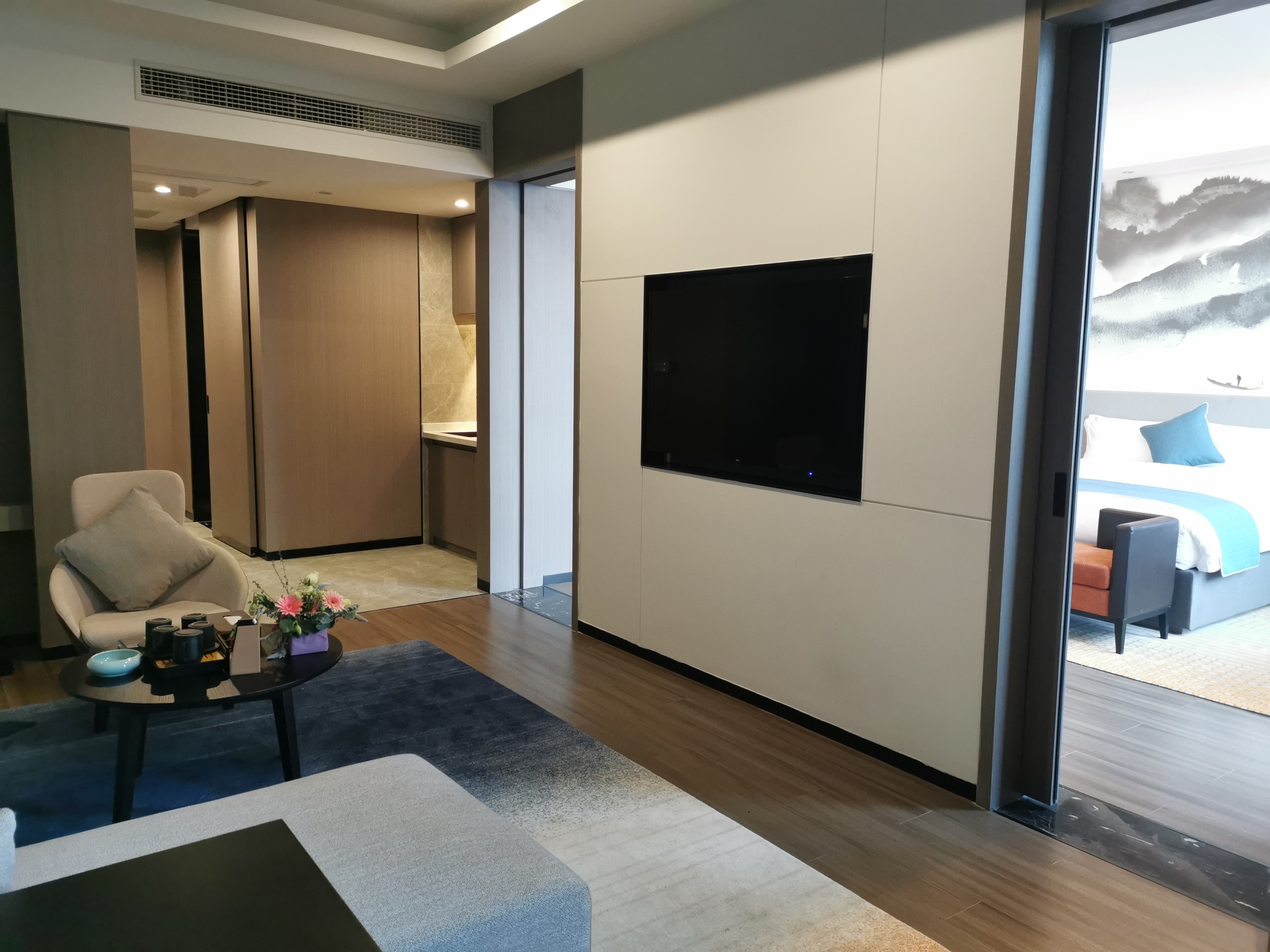 行政全景套房（城市高空夜景+独立会客厅+浴缸+智能客控+机麻）