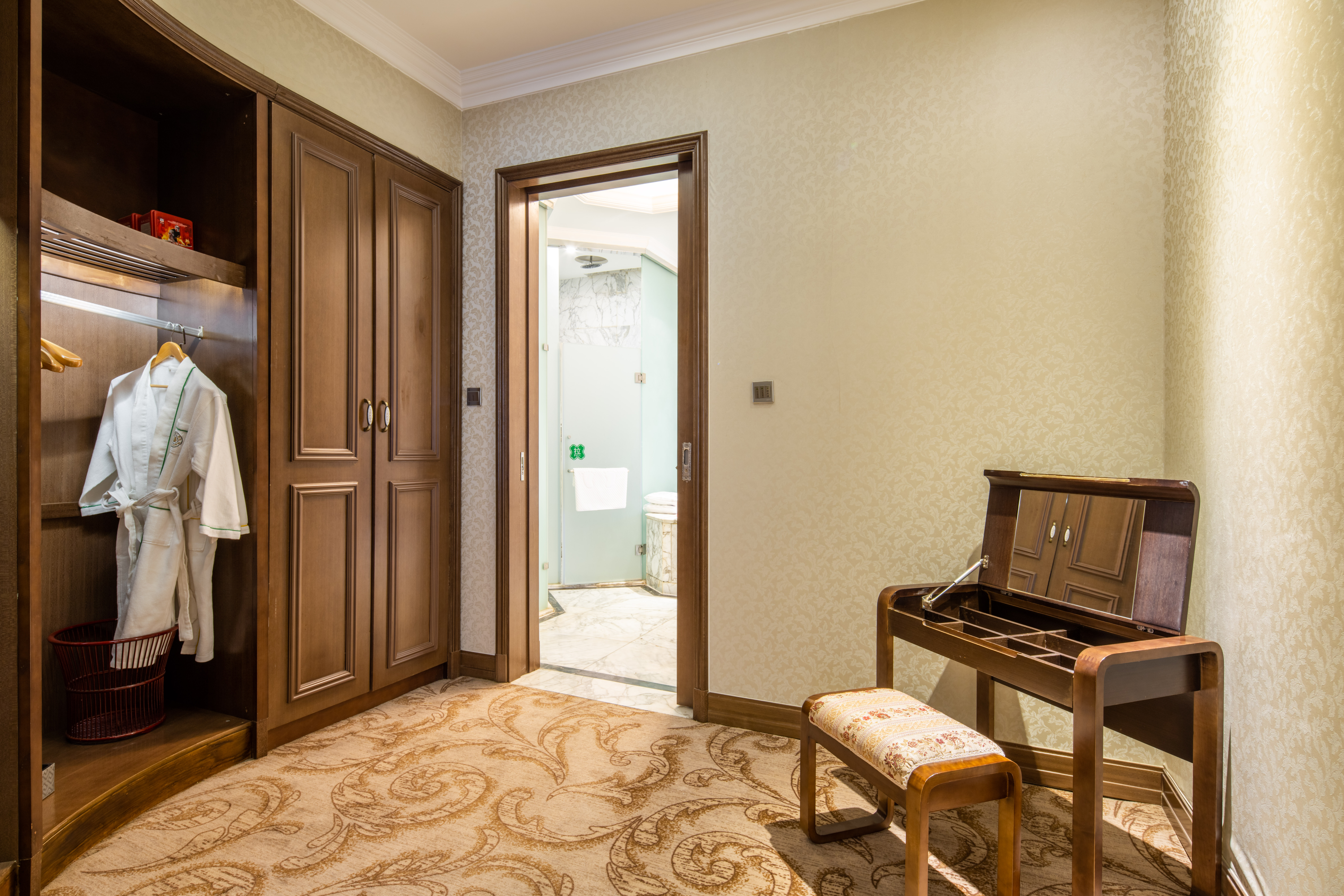 玻璃悬索奇观豪华套房