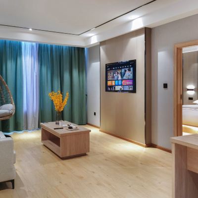 拾憶·山景浴缸蜜月套房（一覽峯巒疊嶂山景+TOTO設計師深泡大浴缸+獨立客廳及私人衣帽間+高級深眠零壓床墊） 拾然酒店（麗江古城南門木府店）優惠