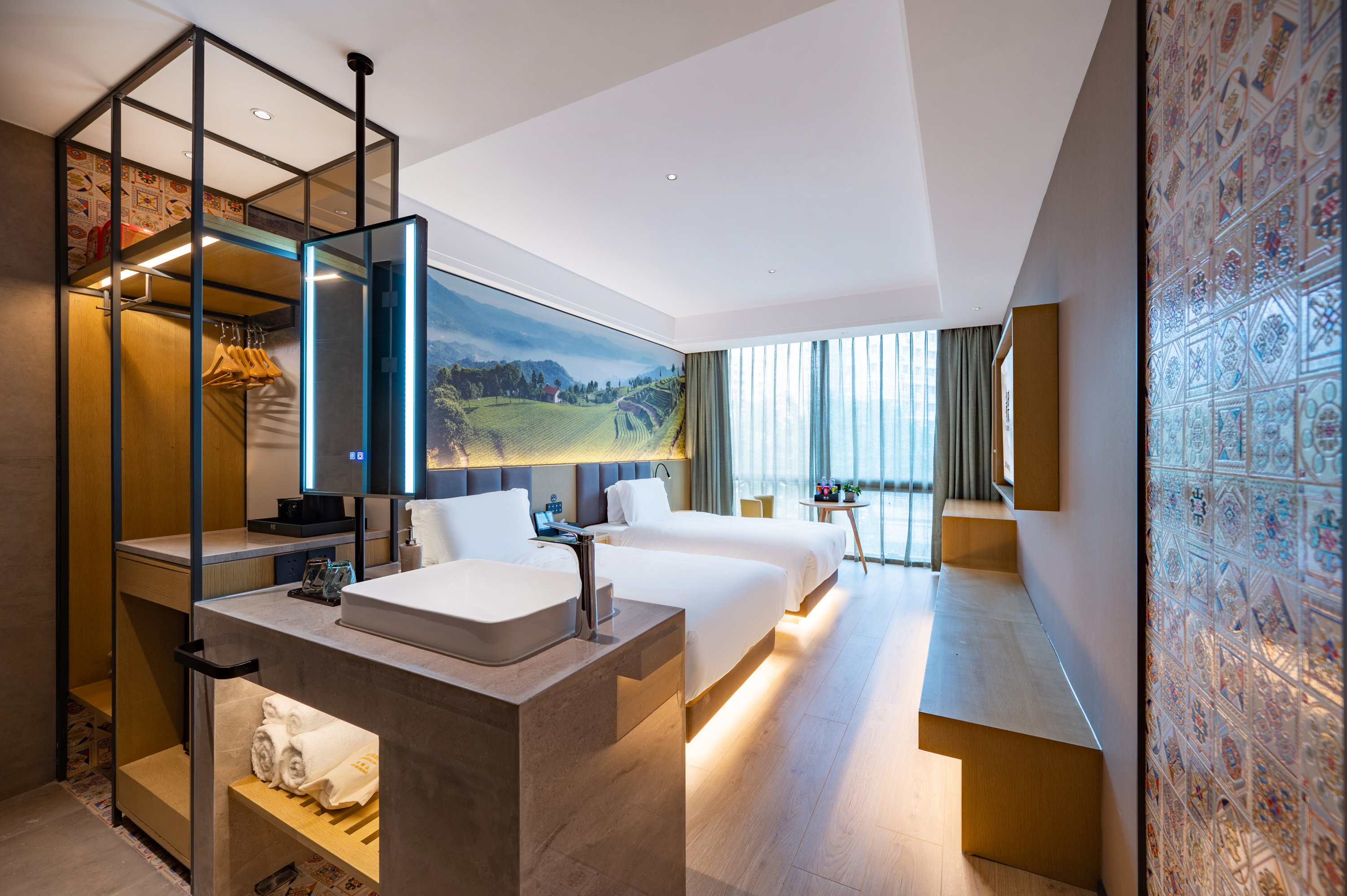 精选高级双床房（智能客控+电视投屏+迷你冰箱）