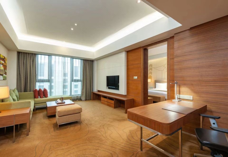 Holiday Inn Shanghai HongqiaoHoliday Inn Superior Suite