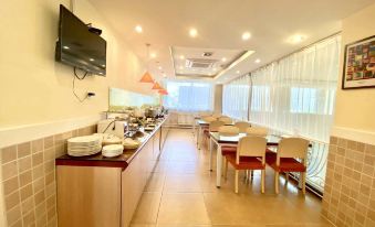 Home Inn Huaxuan Collection Hotel (Xilinhot Minsheng Shopping Center)