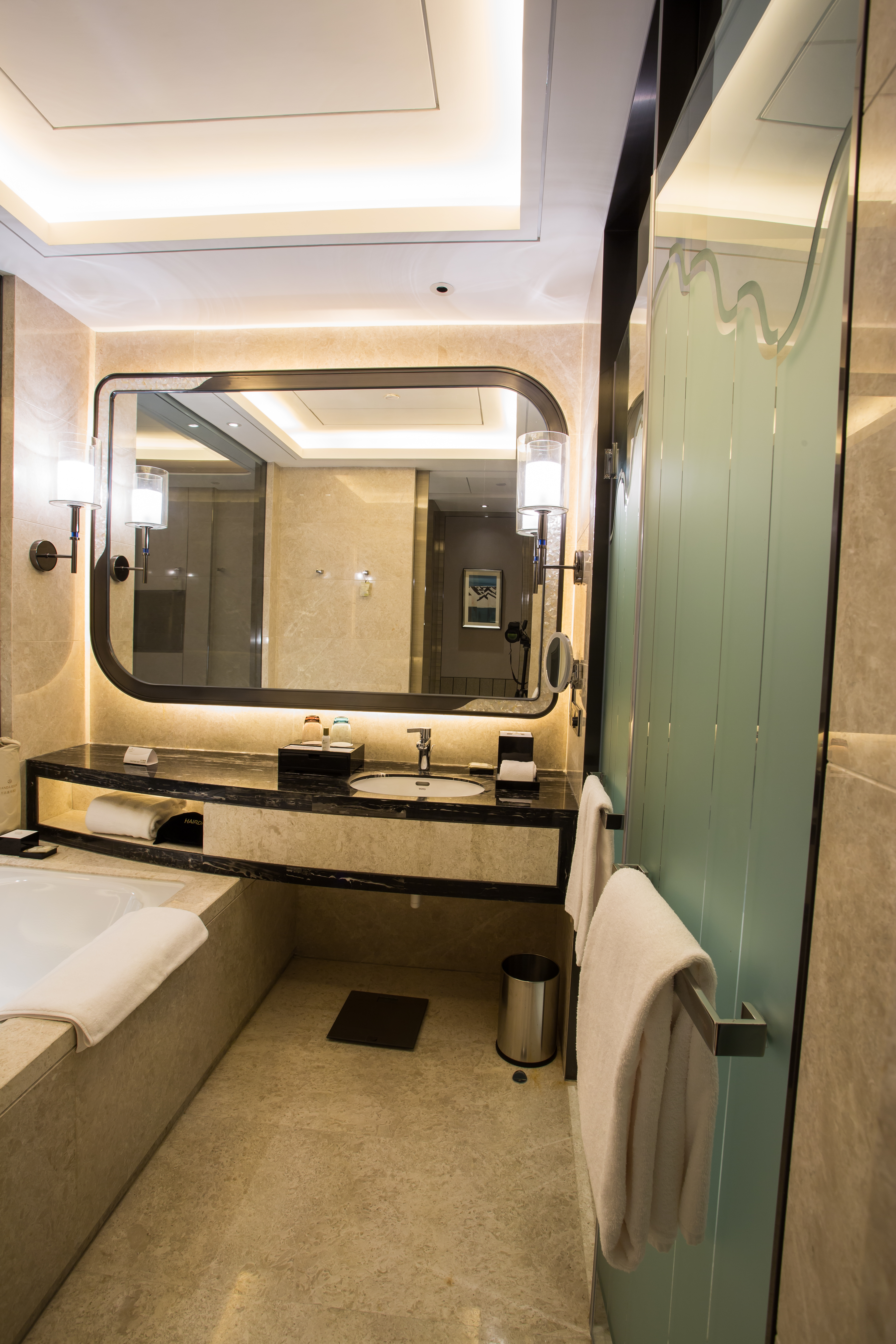 董事套房（超大客厅+衣帽间+2衞生间+智能马桶）