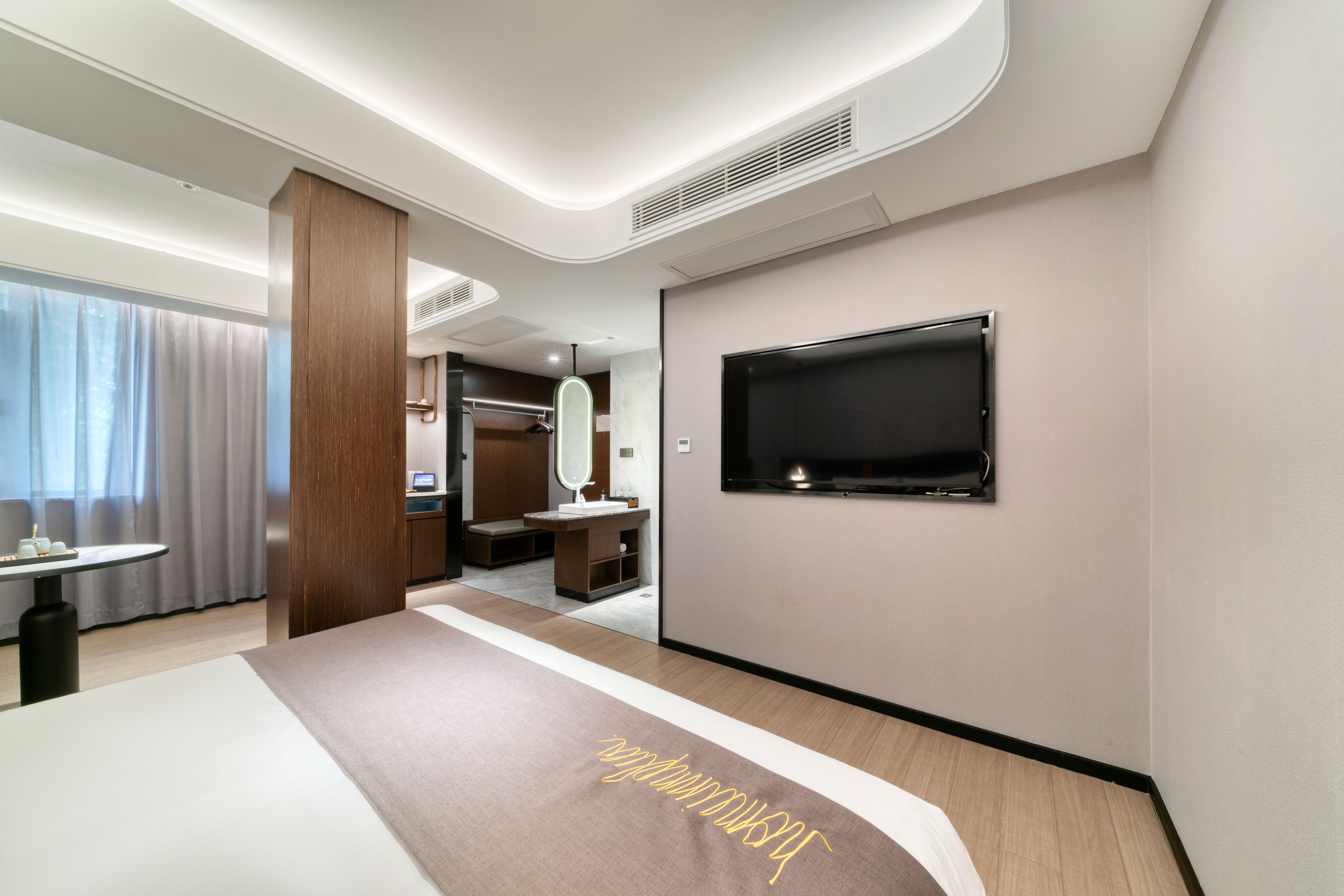 特色大床房（莱芬吹风机+智能小度）