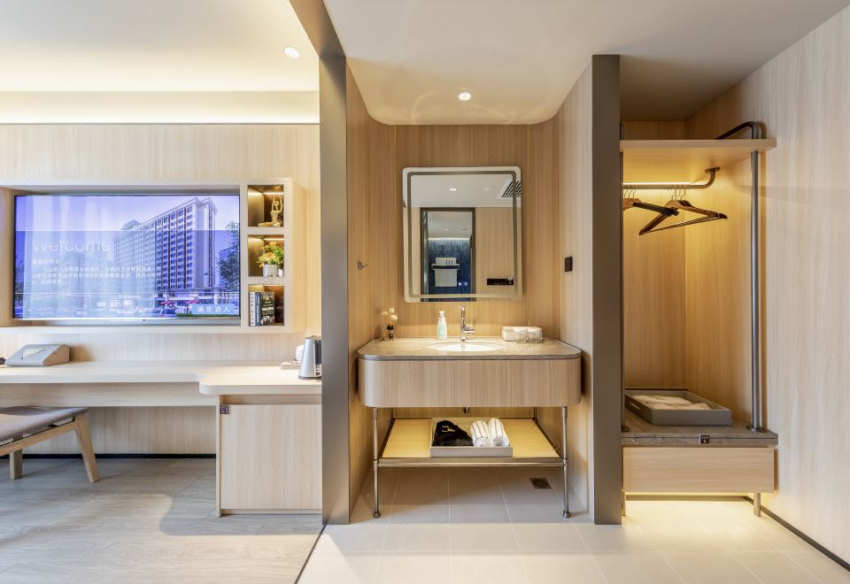 雅緻大床房（智能客控+65寸投屏電視）