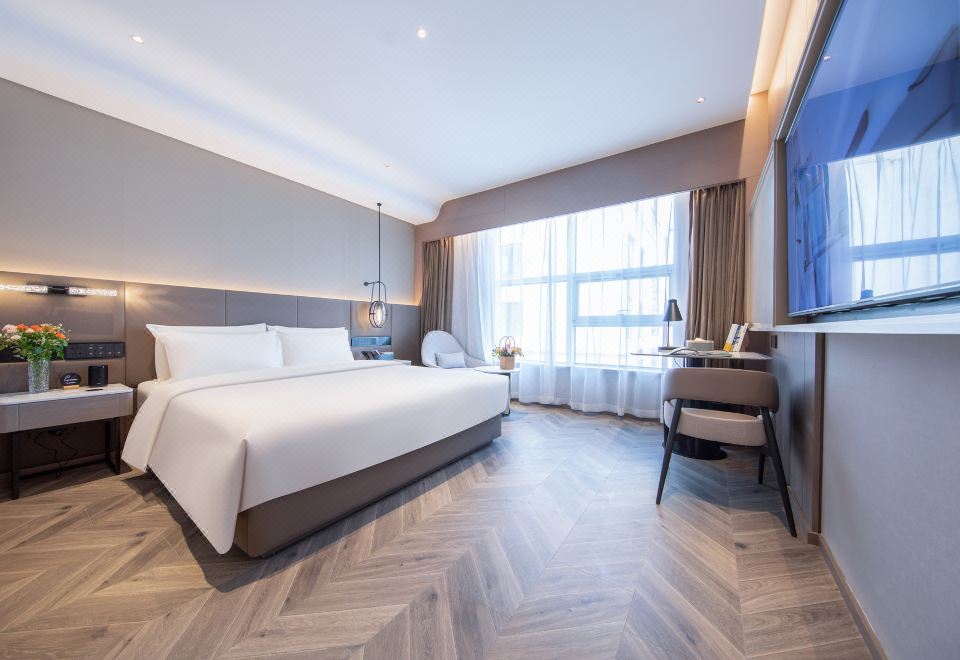 Atour S Hotel, Hisense Plaza, Qingdao Olympic Sailing CenterExecutive Double Bed Room (Mini Fridge + Leifen Hair Dryer+ Screen Projection TV)