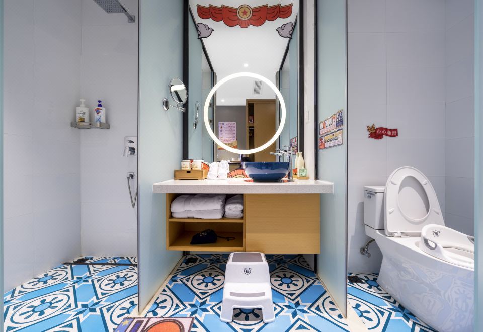 庭院湖景家庭房