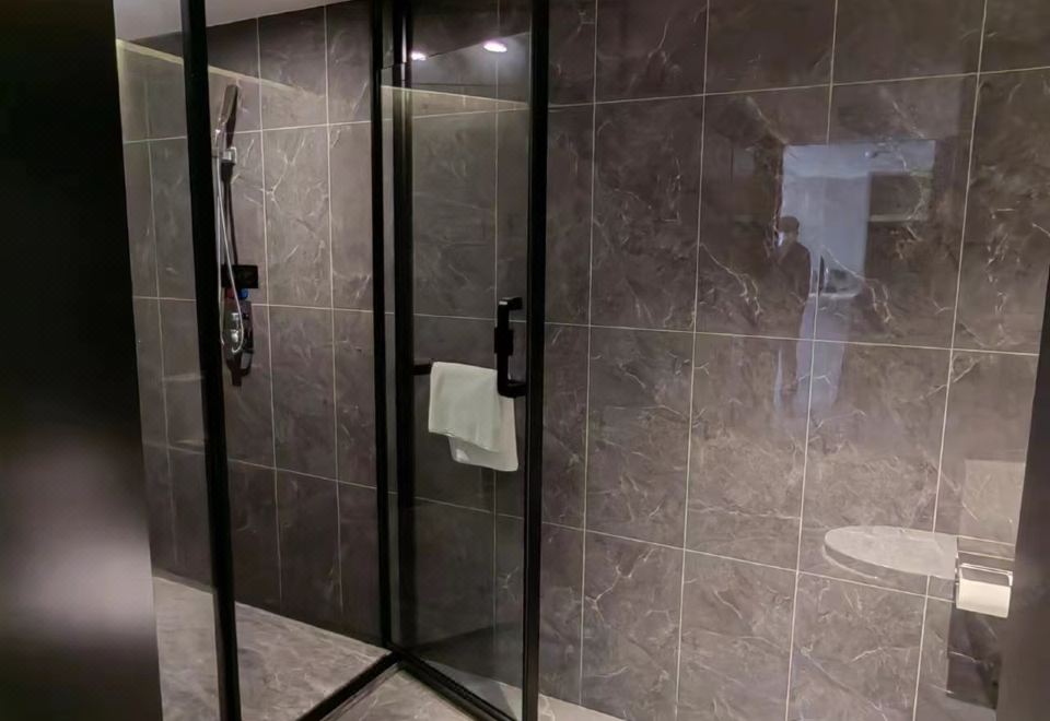 Dejin Garden Hotel (Shenzhen International Convention and Exhibition Center)Deluxe Queen Bed Room