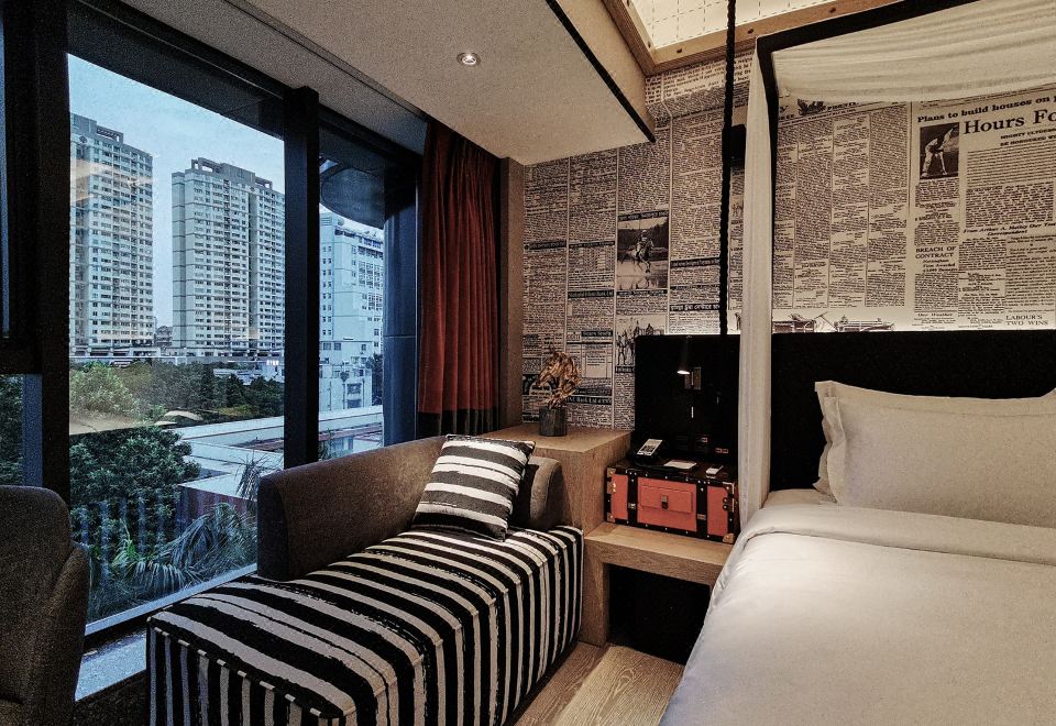 观影踏燕大床房