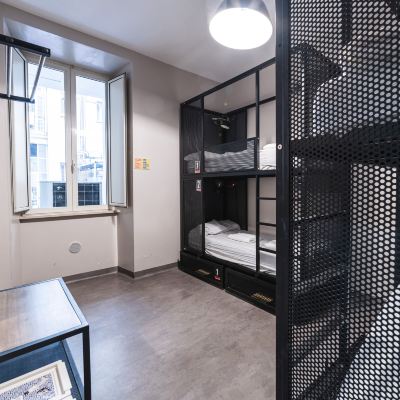 高級四人房（帶連通浴室） 羅馬黃色廣場飯店優惠