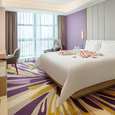 浪漫優享房（智能客控、空氣凈化器、全景落地窗） 麗楓酒店（中山火炬開發區輕軌中山站店）優惠